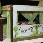 Ein Tisch wird zum Theater