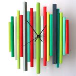 Bunte Uhr gegen Zeitverschiebung