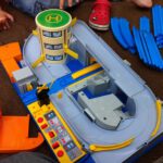 Zentrales Element mit Parkhaus und Schaltzentrale