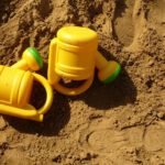 Zwillinge in der Sandkiste