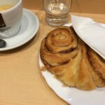 Franzbrötchen und Espresso im Hauptbahnhof – LECKER