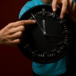 Zeit sparen für Zwillingseltern – Wir lernen die Uhr – Foto: sto.E / photocase.com