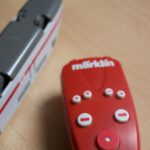 ICE von unten und eine Fernbedienung der märklin myworld