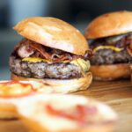 Manchmal muss es ein Burger sein – Foto (c) Unsplash / pixabay.com