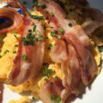 Viel Rührei mit Speck für mich zum späten Frühstück