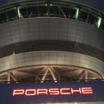 Wie ein Ufo auf der Wiese – Besuch bei Porsche in Leipzig