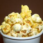 Popcorn gehört zum Fernsehabend mit der Familie – Foto (c) Freeimages9 / pixabay.com