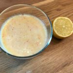 Smoothie mit Ingwer, Banane, Apfel und Zitrone