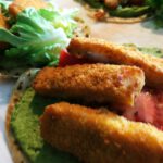 Fischstäbchen drauf, einrollen, fertig