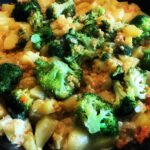 Durch den Brokkoli sieht das Kartoffel-Curry richtig lecker aus